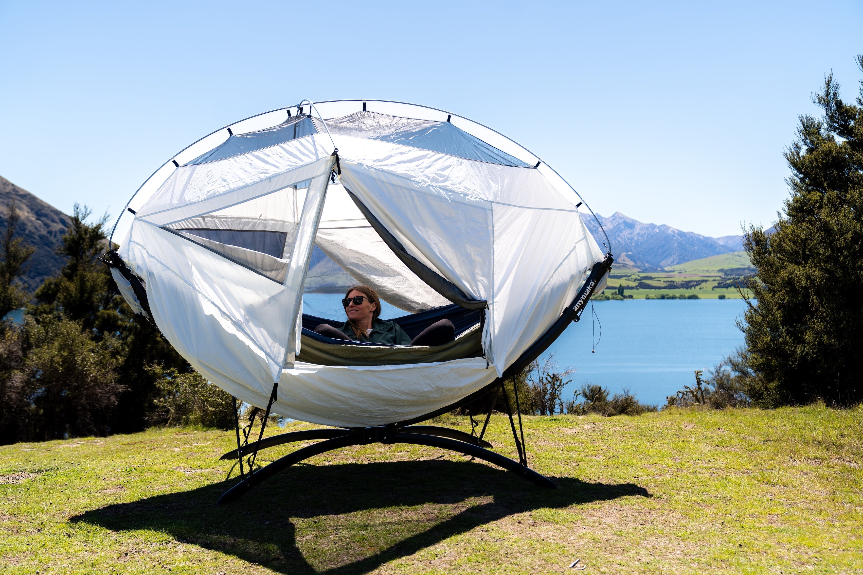 Hängematte mit Zelt freistehend