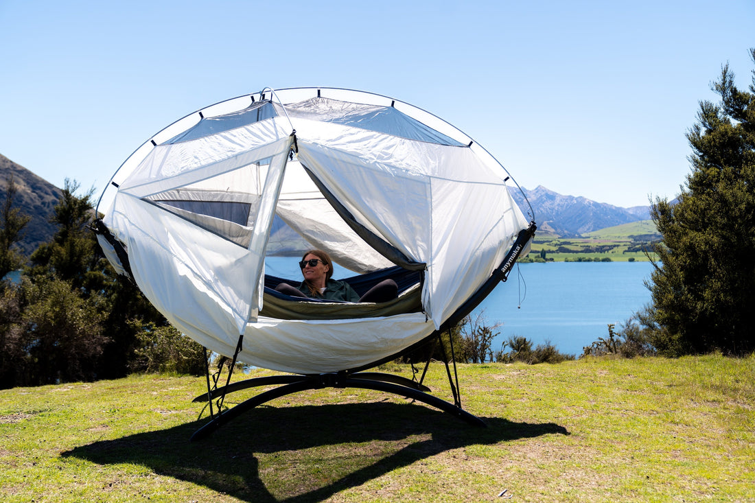Hängematte mit Zelt freistehend